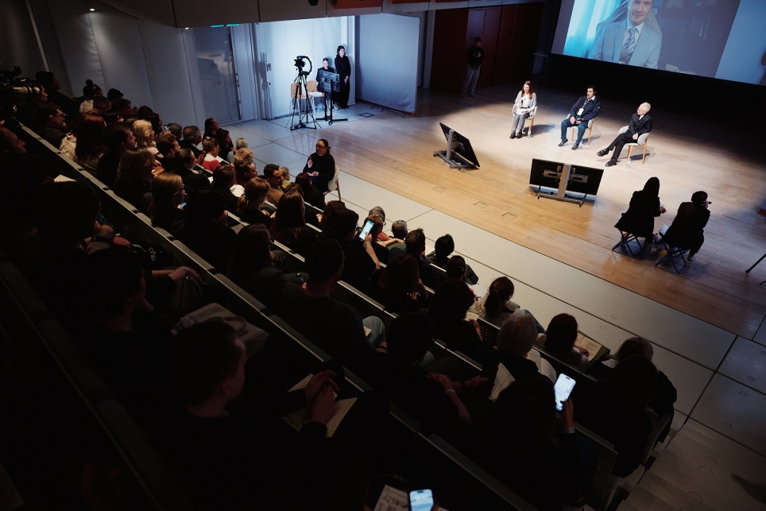 «Поворот прочь от стереотипов»: в Москве прошла конференция «Исследуя сообщество глухих» Иллюстрация к новости: «Поворот прочь от стереотипов»: в Москве прошла конференция «Исследуя сообщество глухих»